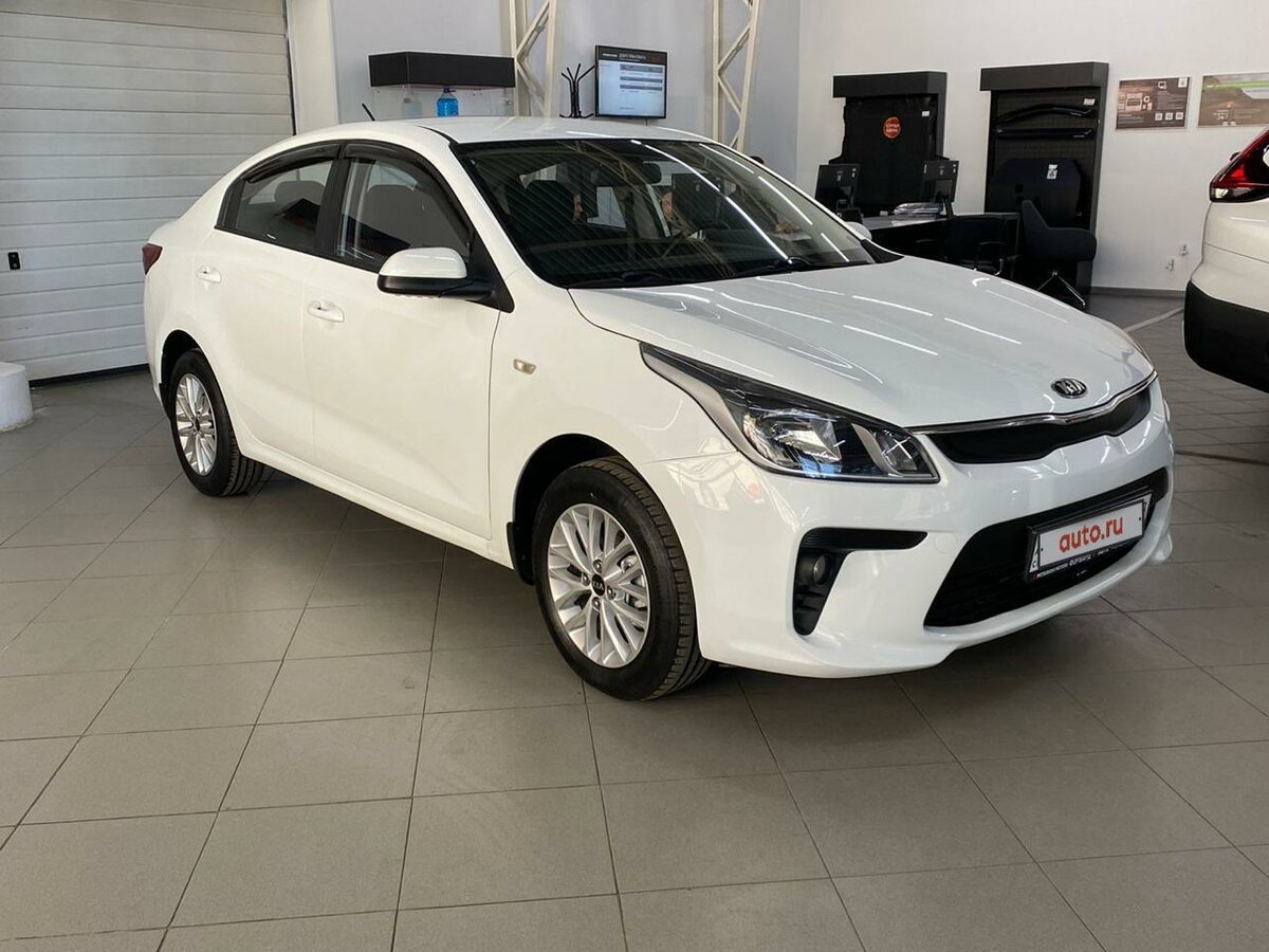 Купить б/у Kia Rio IV 1.6 AT (123 л.с.) бензин автомат в Перми: белый ...