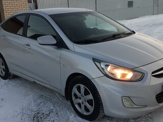 2011 Hyundai Solaris I, серебристый, 790000 рублей, вид 1