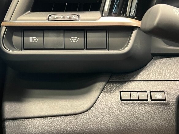 2024 Toyota Crown Crossover XVI (S230), оранжевый, 5688990 рублей - вид 6