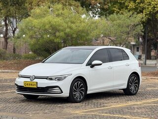 2021 Volkswagen Golf VIII, белый, 1590000 рублей, вид 1