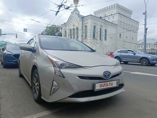 2017 Toyota Prius IV (XW50), золотистый, 1600000 рублей, вид 1