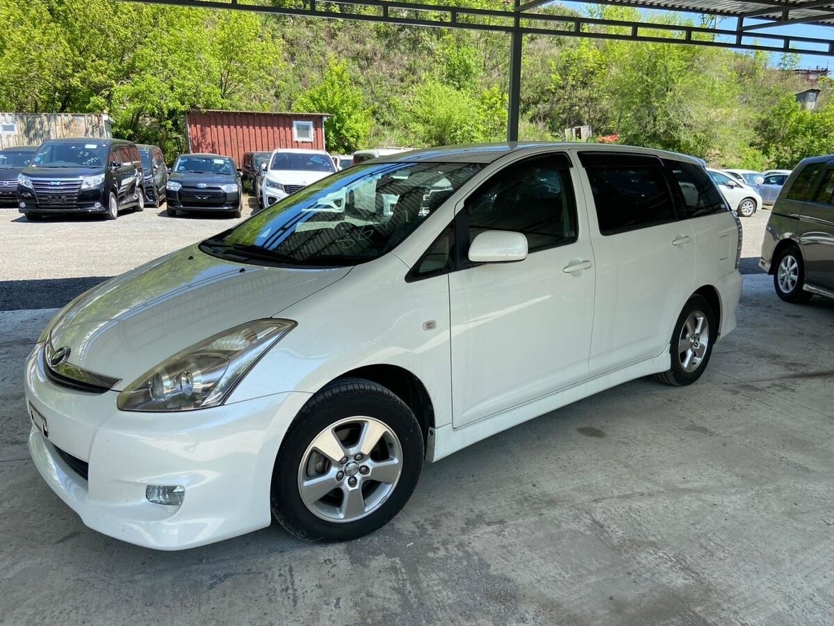 Купить б/у Toyota Wish I 1.8 AT (132 л.с.) бензин автомат в Рублёво: белый Тойот