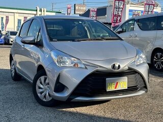 2020 Toyota Vitz III (XP130) Рестайлинг 2, серебристый, 890000 рублей, вид 1