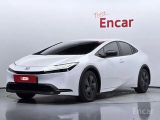 2023 Toyota Prius V (XW60), белый, 3330000 рублей, вид 1