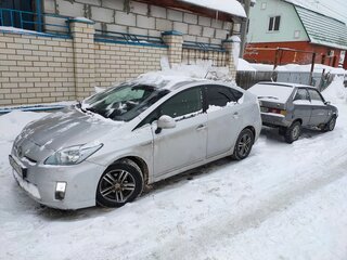 2010 Toyota Prius III (XW30), серебристый, 1150000 рублей, вид 1