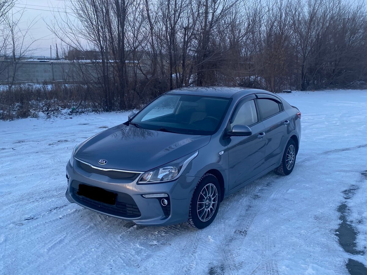 Купить б/у Kia Rio IV 1.6 AT (123 л.с.) бензин автомат в Орске: серый ...