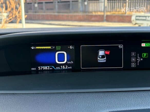 2022 Toyota Prius IV Рестайлинг (XW50), белый, 1851099 рублей - вид 14