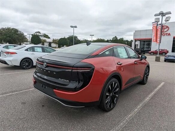 2024 Toyota Crown Crossover XVI (S230), красный, 6447522 рублей - вид 3