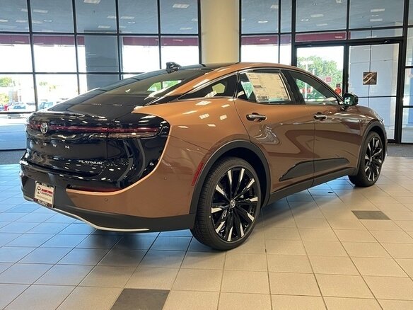 2024 Toyota Crown Crossover XVI (S230), оранжевый, 5688990 рублей - вид 4