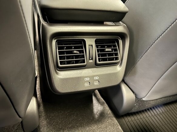 2024 Toyota Crown Crossover XVI (S230), оранжевый, 5688990 рублей - вид 14