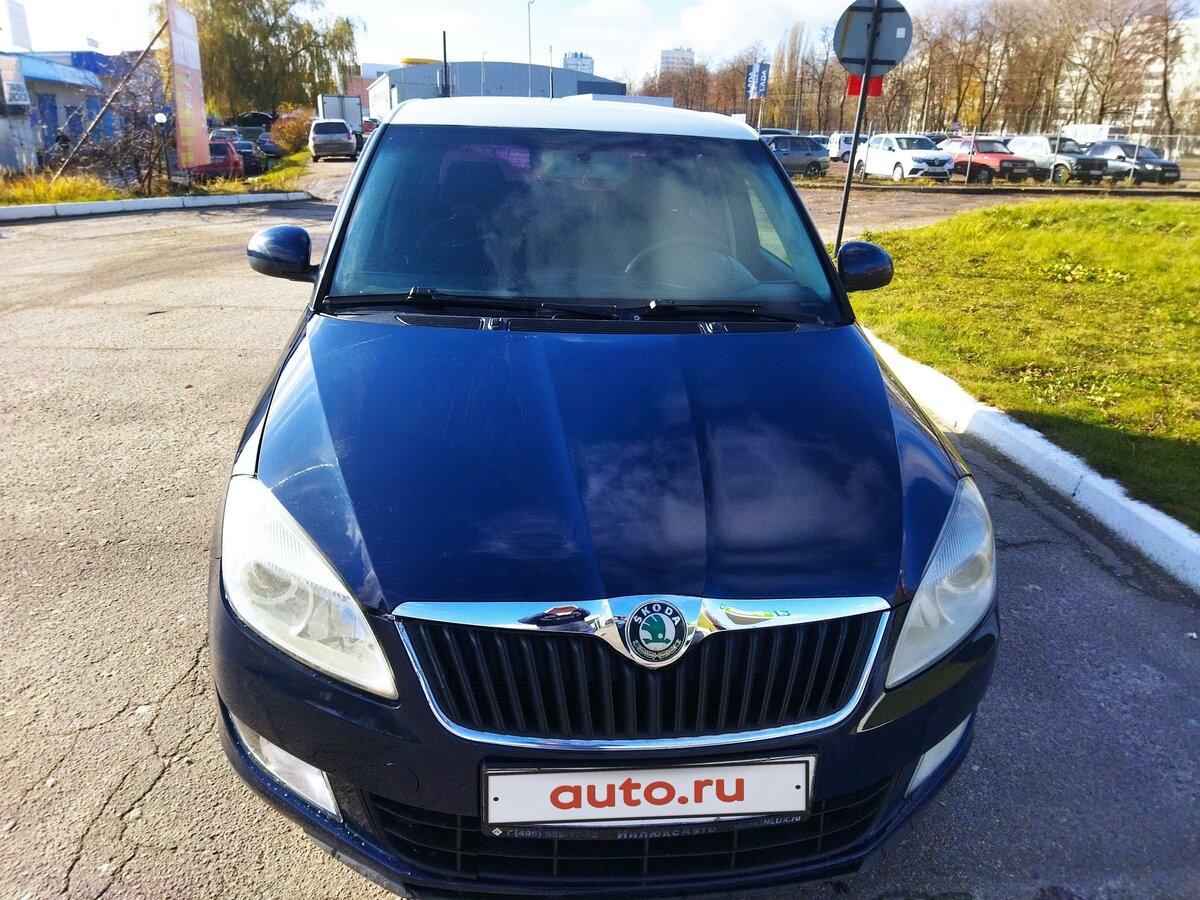 Купить б/у Skoda Fabia II Рестайлинг 1.2 MT (70 л.с.) бензин механика в ...