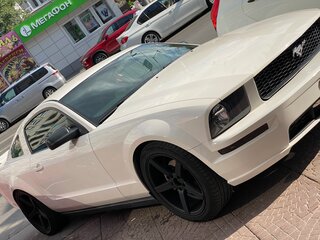 2005 Ford Mustang V, белый, 800000 рублей, вид 1