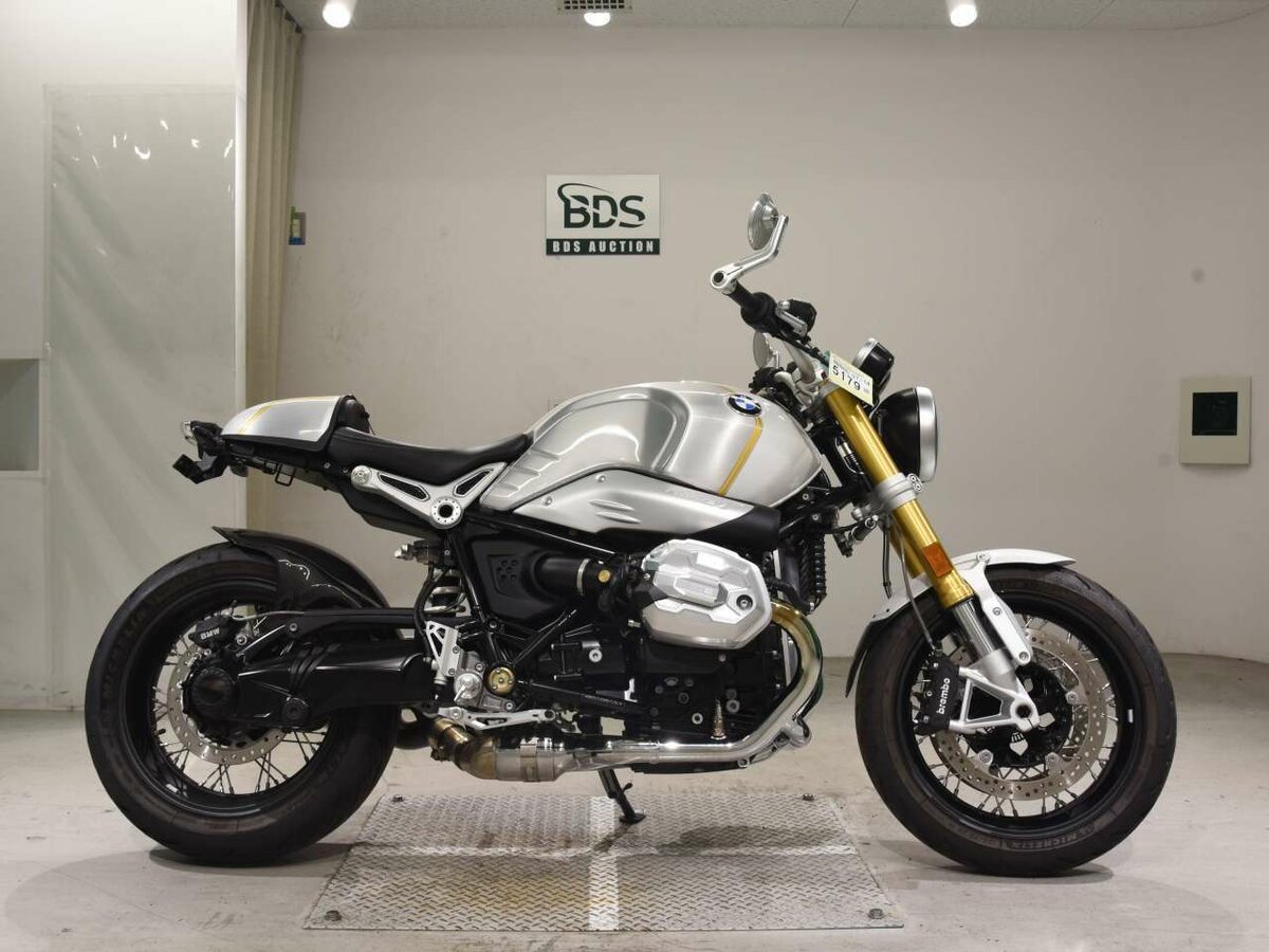 BMW R Nine T
