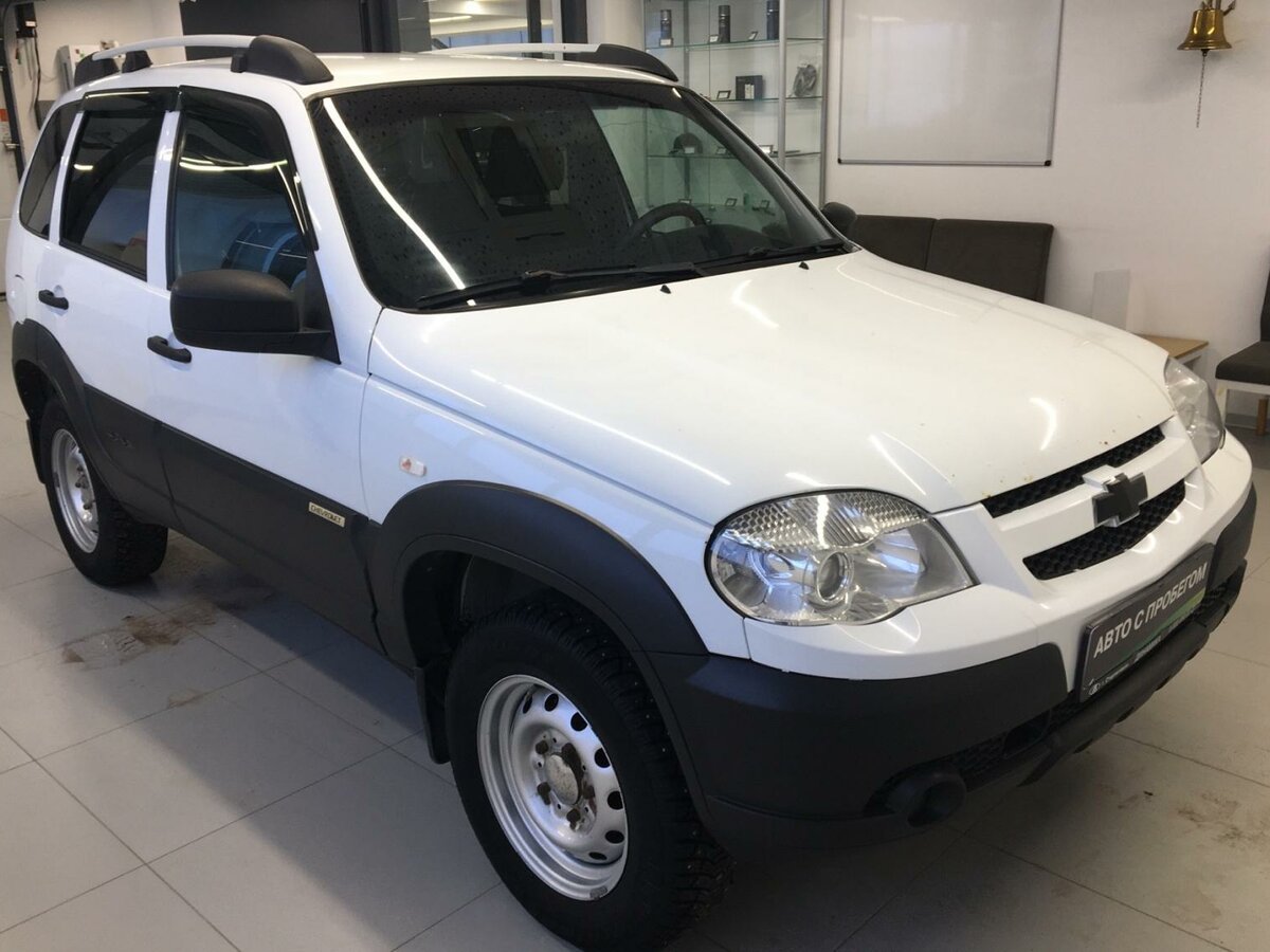 Купить б/у Chevrolet Niva I Рестайлинг 1.7 MT (80 л.с.) 4WD бензин ...
