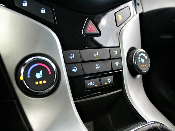 2011 Chevrolet Cruze I, белый - вид 17