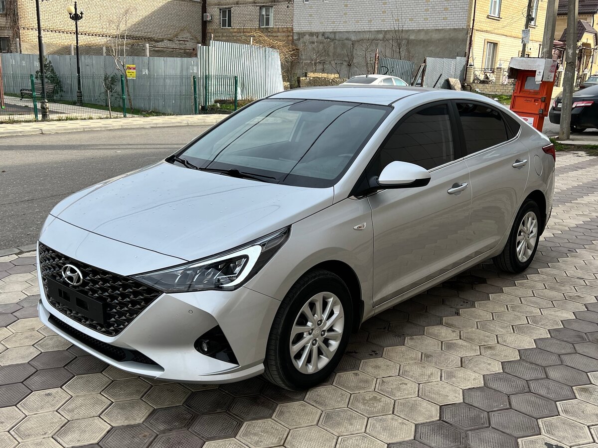 Купить б/у Hyundai Solaris II Рестайлинг 1.6 AT (123 л.с.) бензин ...