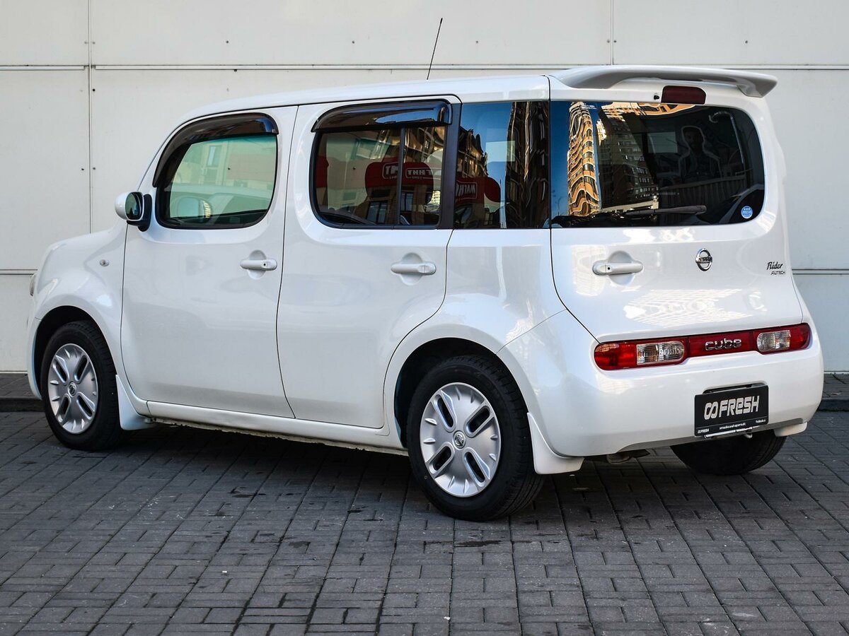 Особенности несимметричной задней стойки кузова Nissan Cube