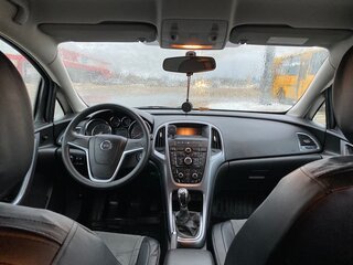 2013 Opel Astra J Рестайлинг, коричневый, 700000 рублей, вид 1