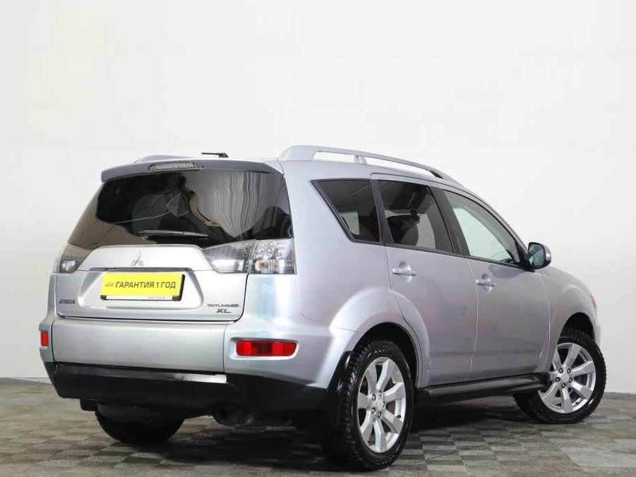 Mitsubishi Outlander 2010 сзади