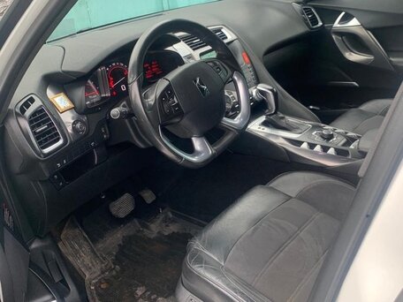 Citroen DS5      1 050 000  -  18    5  
