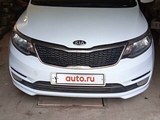 2017 Kia Rio III Рестайлинг, белый, 650000 рублей, вид 1