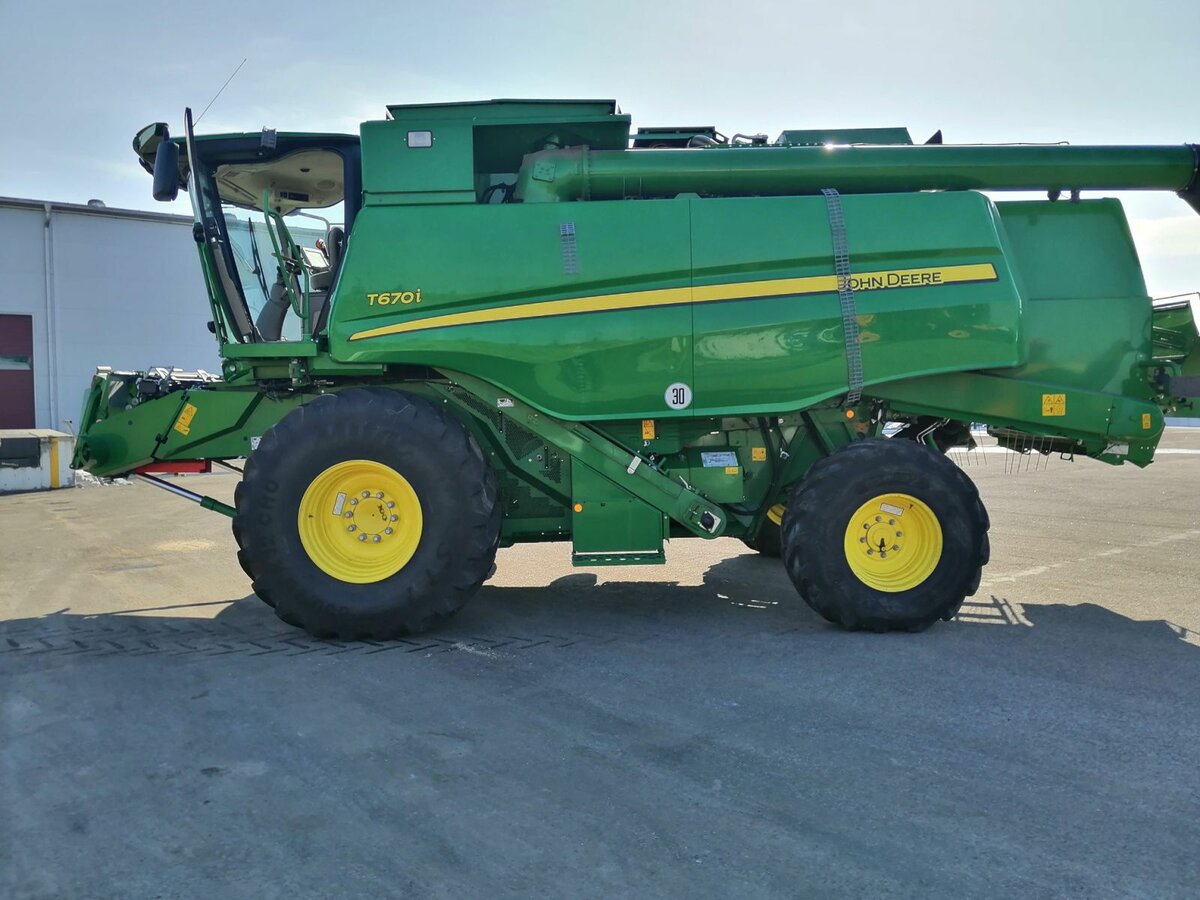 Купить б/у John Deere T670 в Минске: зелёный комбайн 2019 года по цене ...