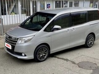 2014 Toyota Noah III (R80), серебристый, 1399999 рублей, вид 1