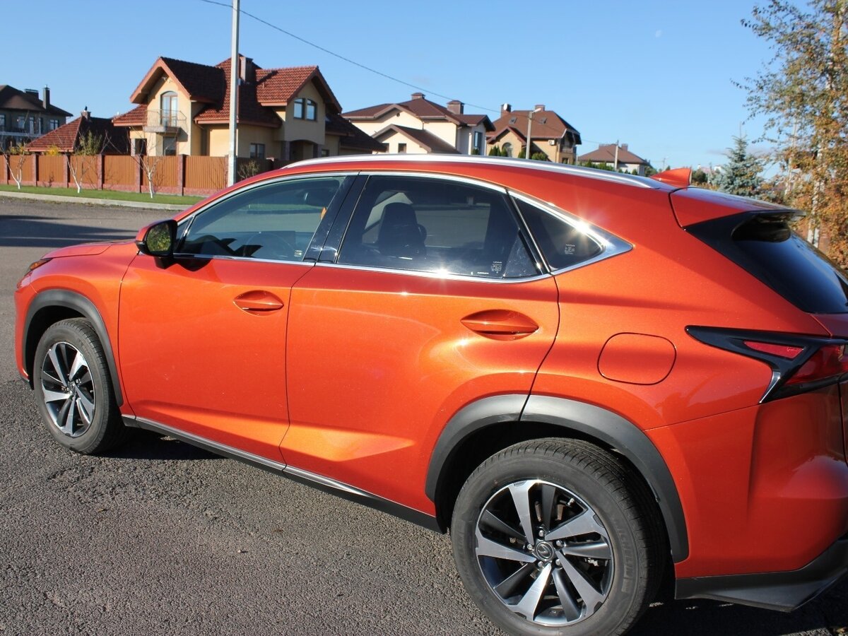 Купить б/у Lexus NX I Рестайлинг 300 2.0 AT (238 л.с.) 4WD бензин