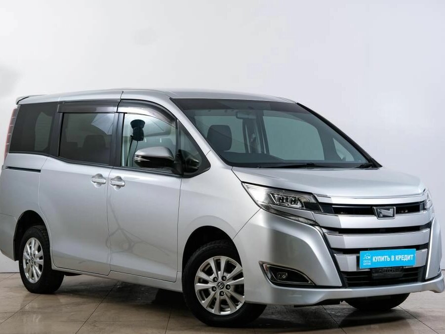 Второе поколение Toyota Noah (R70): 2007-2014 гг.