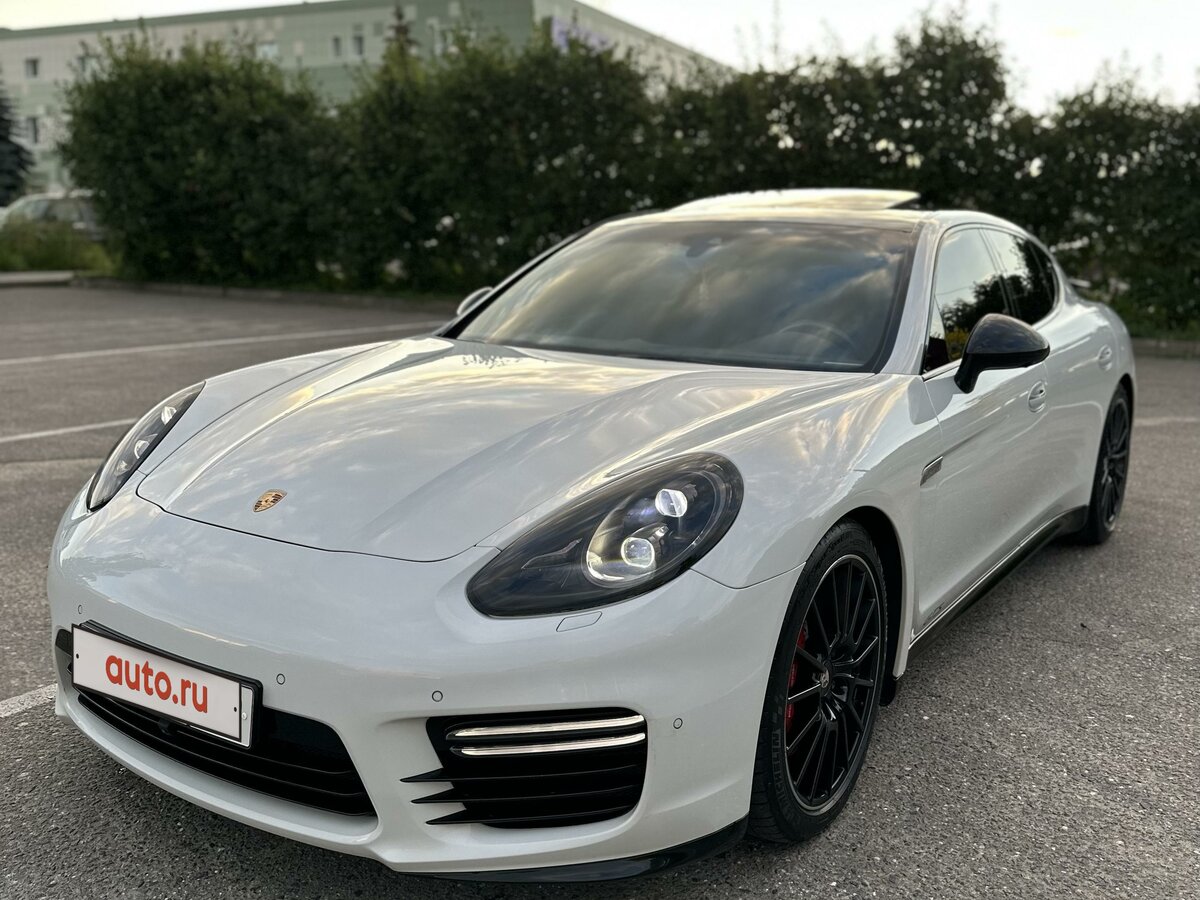 Porsche Panamera GTS 4