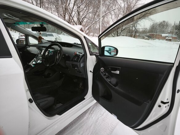 2010 Toyota Prius III (XW30), белый, 940000 рублей - вид 6
