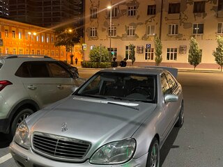 1999 Mercedes-Benz S-Класс 500 IV (W220), серебристый, 750000 рублей, вид 1