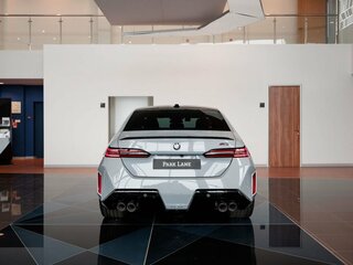 2025 BMW M5 VII (G90), серый, 19850000 рублей, вид 4