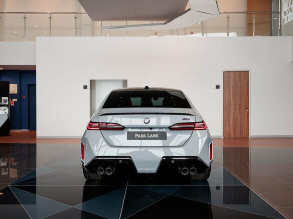 2025 BMW M5 VII (G90), серый, 20890000 рублей - вид 3