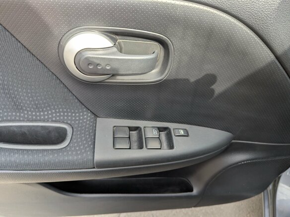 2013 Nissan Note I Рестайлинг, серый, 720000 рублей - вид 22