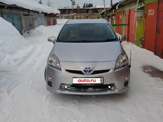 2010 Toyota Prius III (XW30), серебристый, 950000 рублей, вид 1