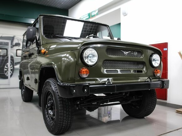 2025 УАЗ Хантер 2924 Euro-2, зелёный - вид 2