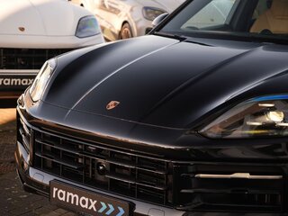 2025 Porsche Cayenne E-Hybrid Coupé III Рестайлинг, чёрный, 13683000 рублей, вид 3