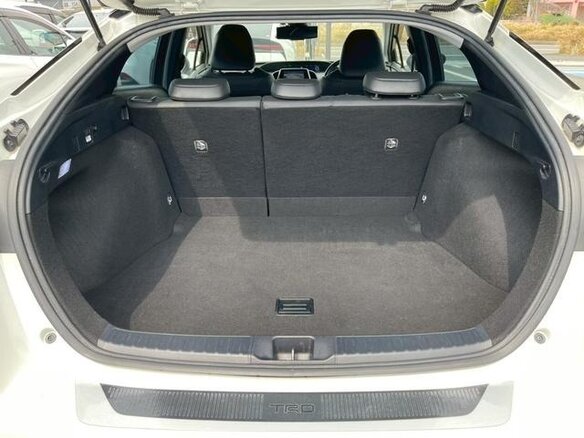 2022 Toyota Prius IV Рестайлинг (XW50), белый, 1560000 рублей - вид 21