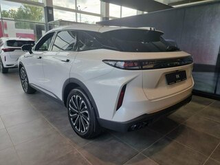 2025 Exeed RX, белый, 5200000 рублей, вид 4