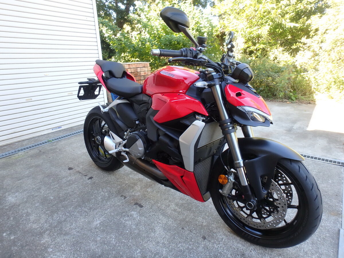 Ducati Streetfighter V2