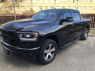 2019 Ram 1500 Crew Cab V, чёрный, 5500000 рублей, вид 1