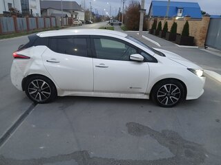 2017 Nissan Leaf II (ZE1), белый, 700000 рублей, вид 4