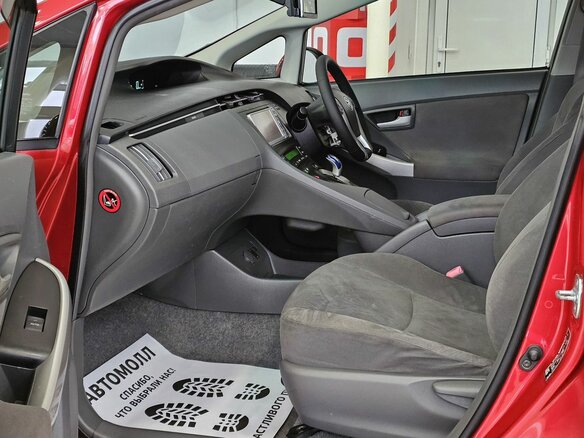 2011 Toyota Prius III (XW30), красный, 999000 рублей - вид 17