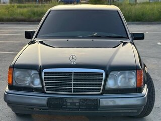 1993 Mercedes-Benz E-Класс 220 I (W124), чёрный, 330000 рублей, вид 1