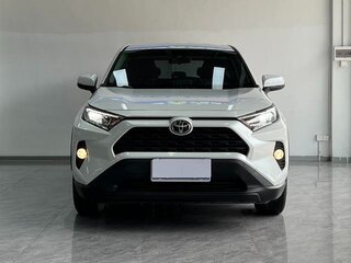 2021 Toyota RAV4 V (XA50), белый, 2850000 рублей, вид 1