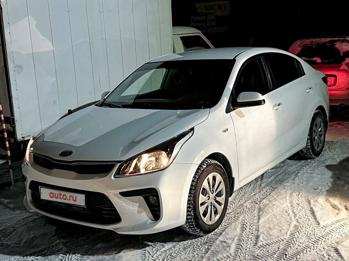 Купить б/у Kia Rio IV 1.4 AT (100 л.с.) бензин автомат в Ижевске: белый ...