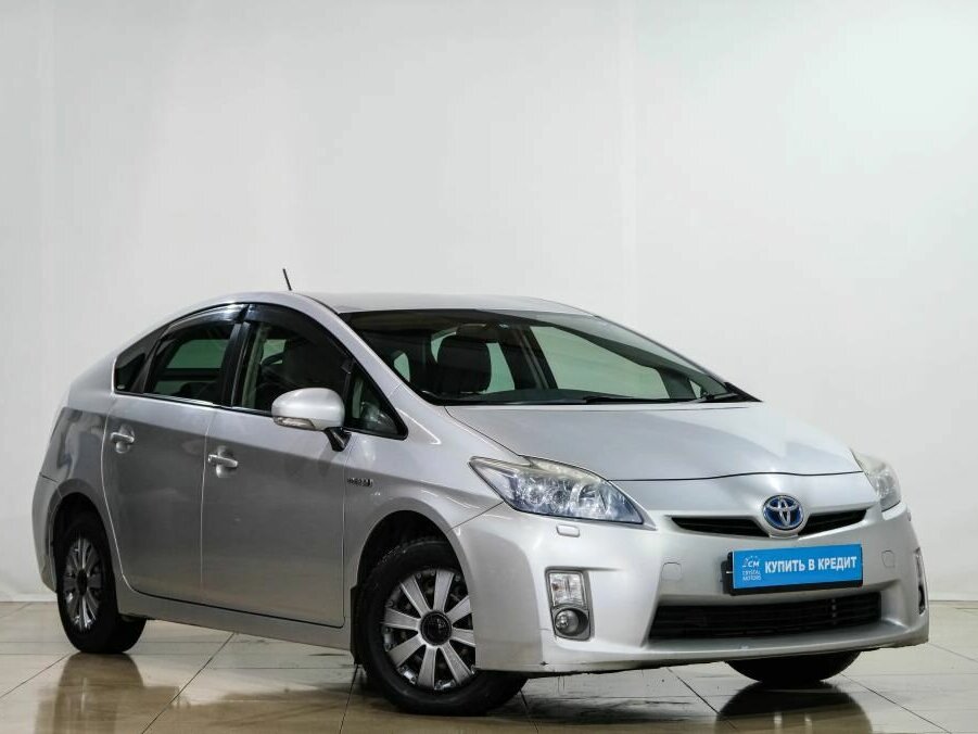 Купить б/у Toyota Prius III (XW30) 1.8hyb AT (99 л.с.) гибрид автомат в ...