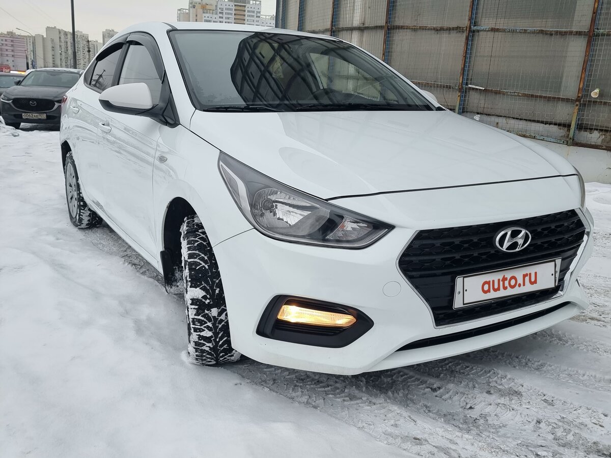 Купить б/у Hyundai Solaris II 1.4 AT (100 л.с.) бензин автомат в Москве ...