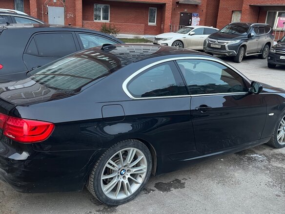 2011 BMW 3 серии 330d xDrive V (E90/E91/E92/E93) Рестайлинг, чёрный, 2050000 рублей - вид 2